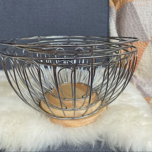 Set of 3 stacking metal baskets with wood bottoms